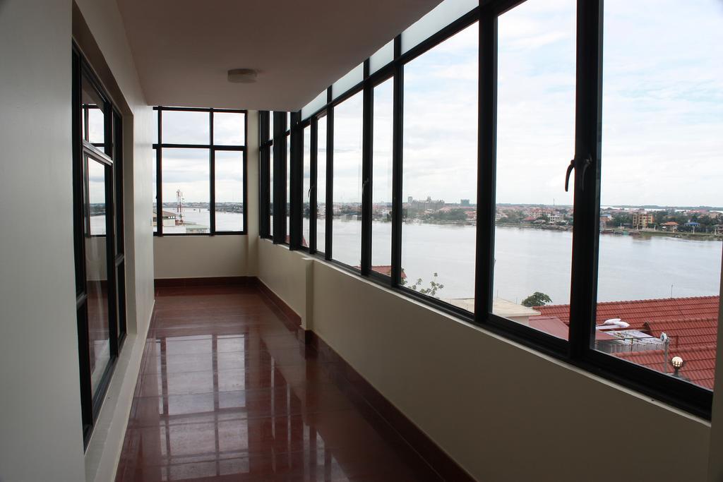 Lux Riverside Hotel y Apartamento Phnom Penh Exterior foto