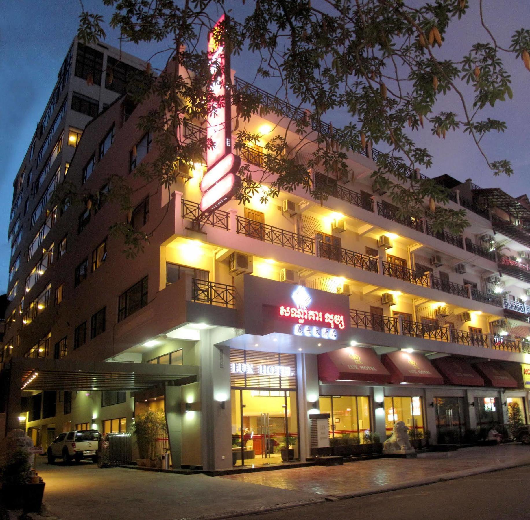 Lux Riverside Hotel y Apartamento Phnom Penh Exterior foto